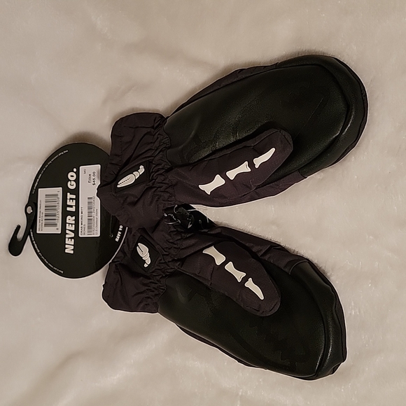 Skeleton Design Black Gloves - Picture 2 of 4